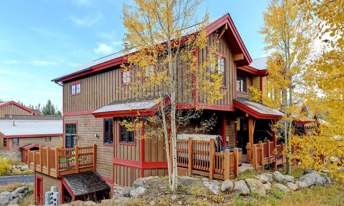 Bear Crossing House | Downtown WP Villa 865 I Private Hot Tub I Views I Table Tennis I Bunkroom I Discounted Attractions
