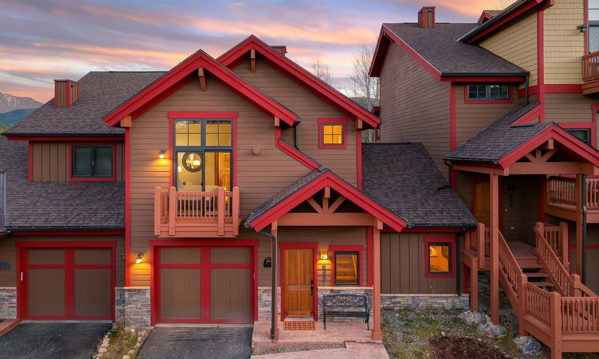 Bear Crossing House | Downtown WP Villa 835 I Private Hot Tub I Views I Work Desk I Bunk Room I Discounted Attractions
