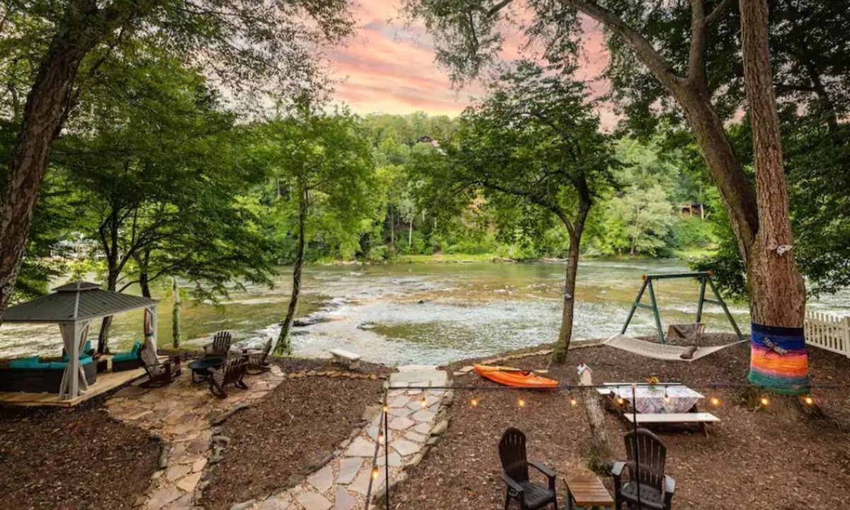 Ellijay Cabin | Dragonfly Den - Luxury RIVERFRONT/Hot Tub/Games!