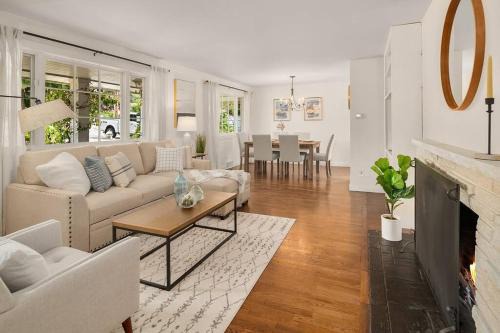West Bellevue House | DT Bellevue Hidden Gem With a View & AC