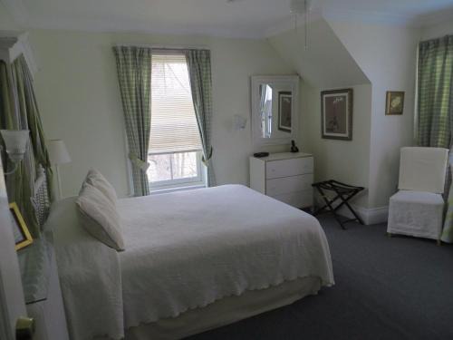 Baddeck Hotel | Dunlop Inn