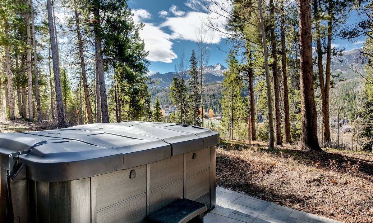 The Highlands House | Dyer Trail Long Stay: Spacious Home w/Mountain Views