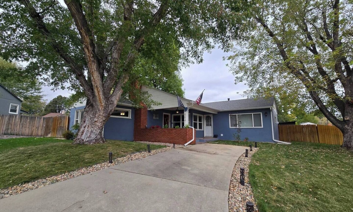 Broadmoor House | EAGLES NEST- 3 bedroom house