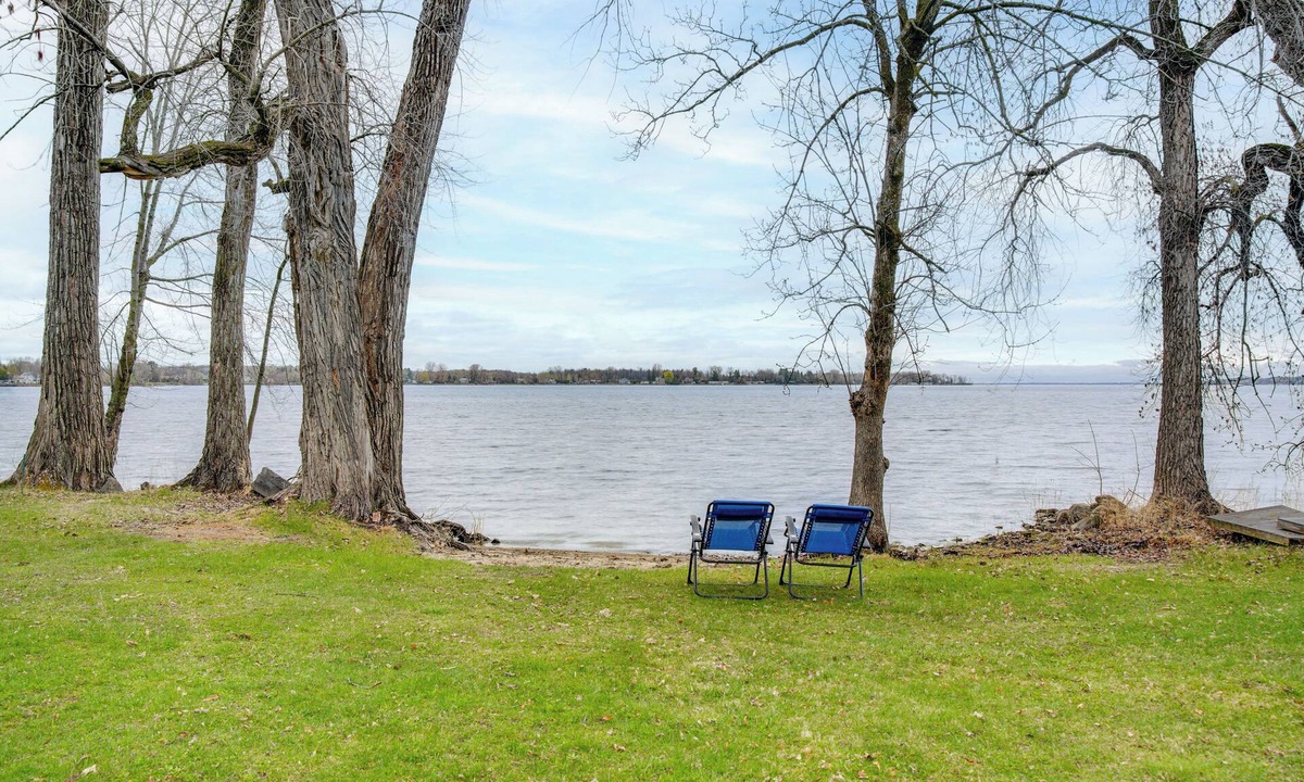 Chazy House | 'Eagles Rest' Peaceful Cottage on Lake Champlain