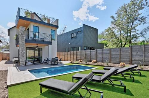 Holly House | East Austin 5BR w Private Pool Rooftop & Views