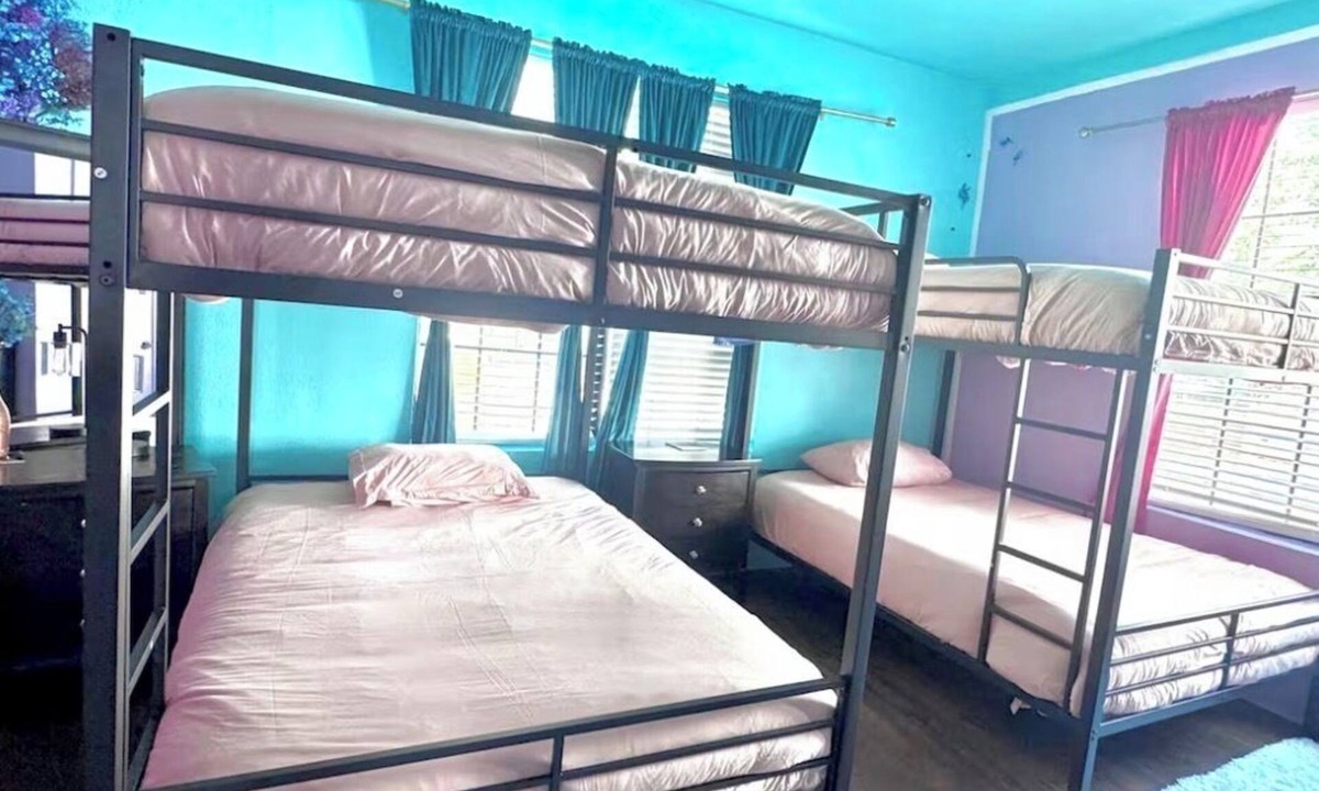 Holly House | East Austin Enchanting Stay ~ 3bd/2 bath Oasis