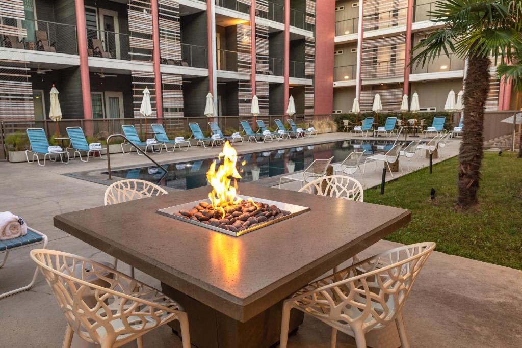 East Cesar Chavez Hotel | East Austin Hotel