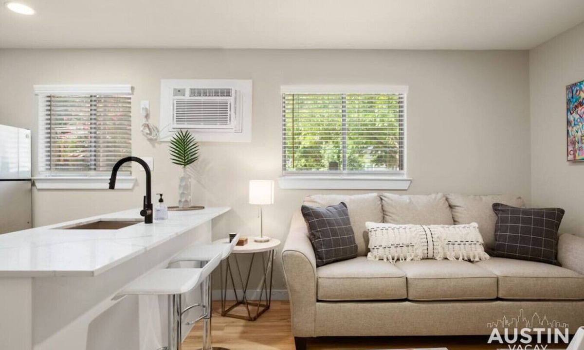 North University Apartment | Easy Access to UT Campus! Shared Pool + Parking