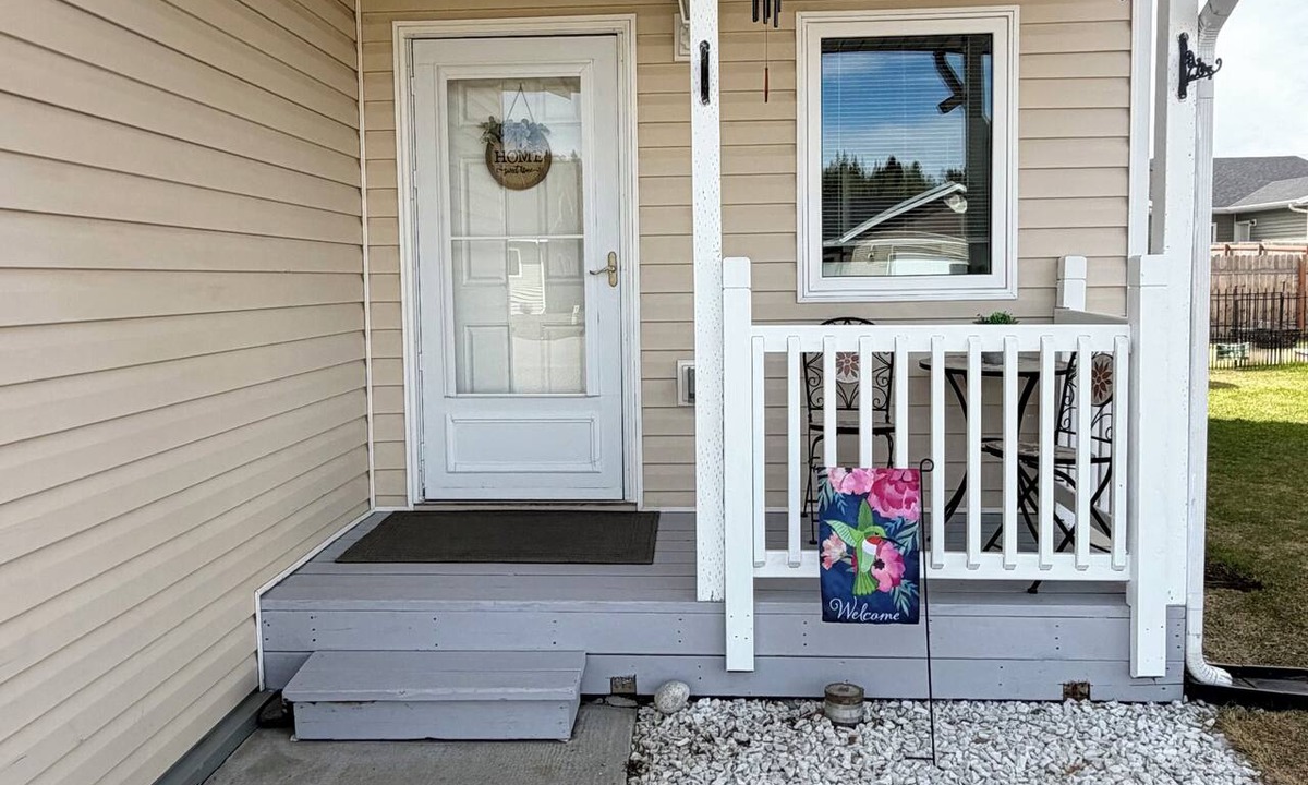 Fairbanks House | Easy Stay Cozy 3BR Home Aurora Views Prime Location
