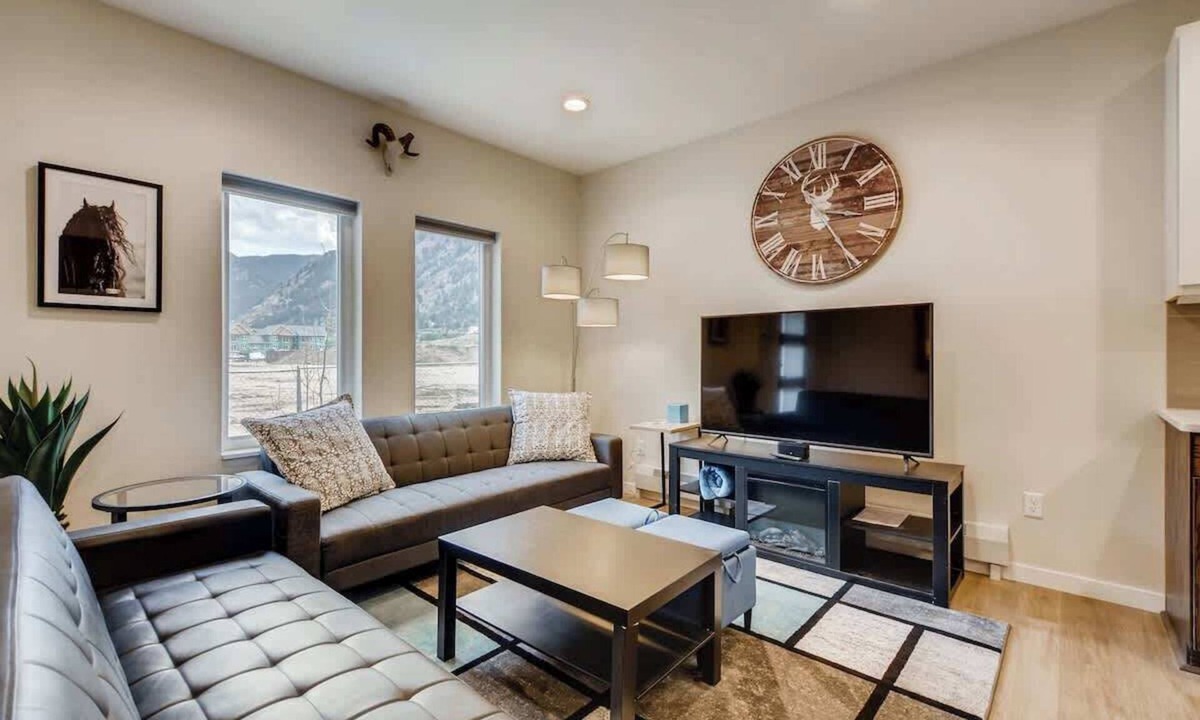 Georgetown House | Elbert's Escape | Sleeps 8 | Lakefront Views