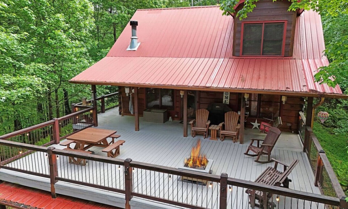 Cherry Log Cabin | Elegant Escape- Lowered Rates! Cherry Log Cabin Gourmet Kitchen Firepits