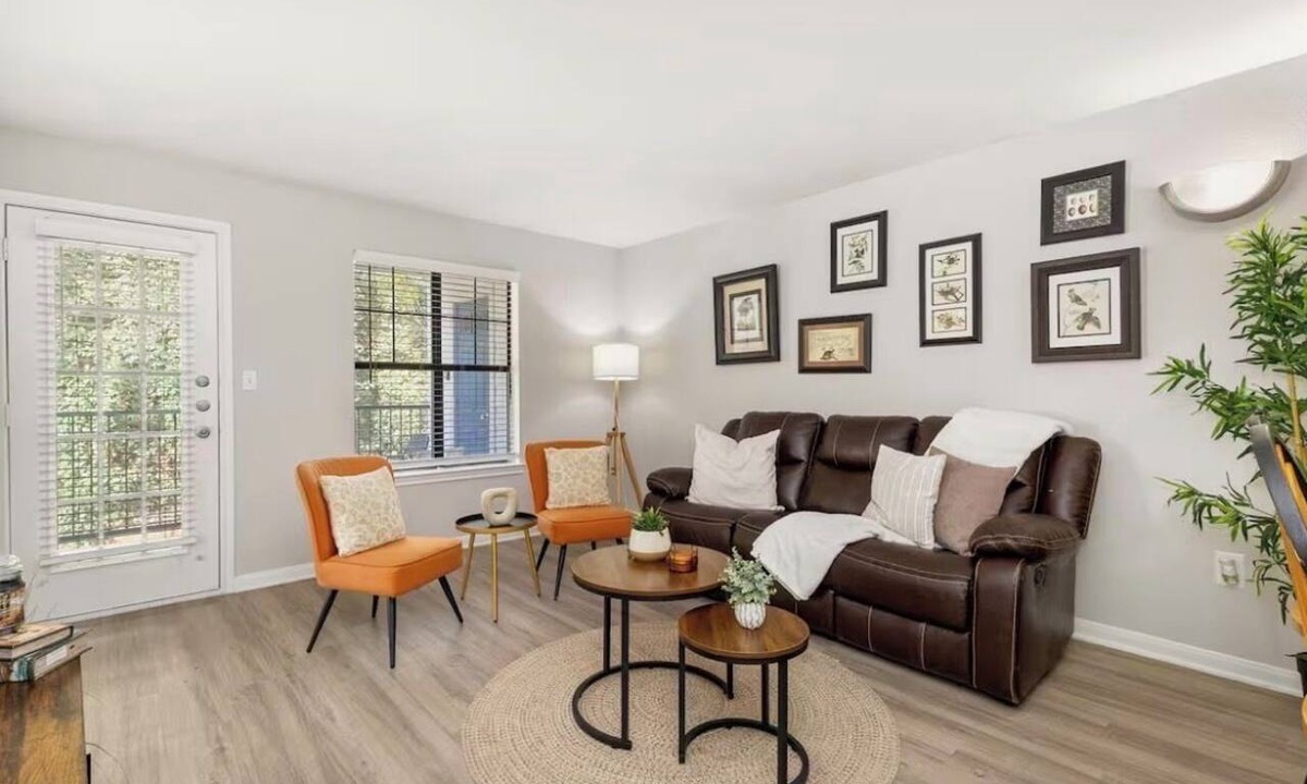 Pleasant Valley Apartment | Elegant Riverside Bird Escape DT, UT, Lady