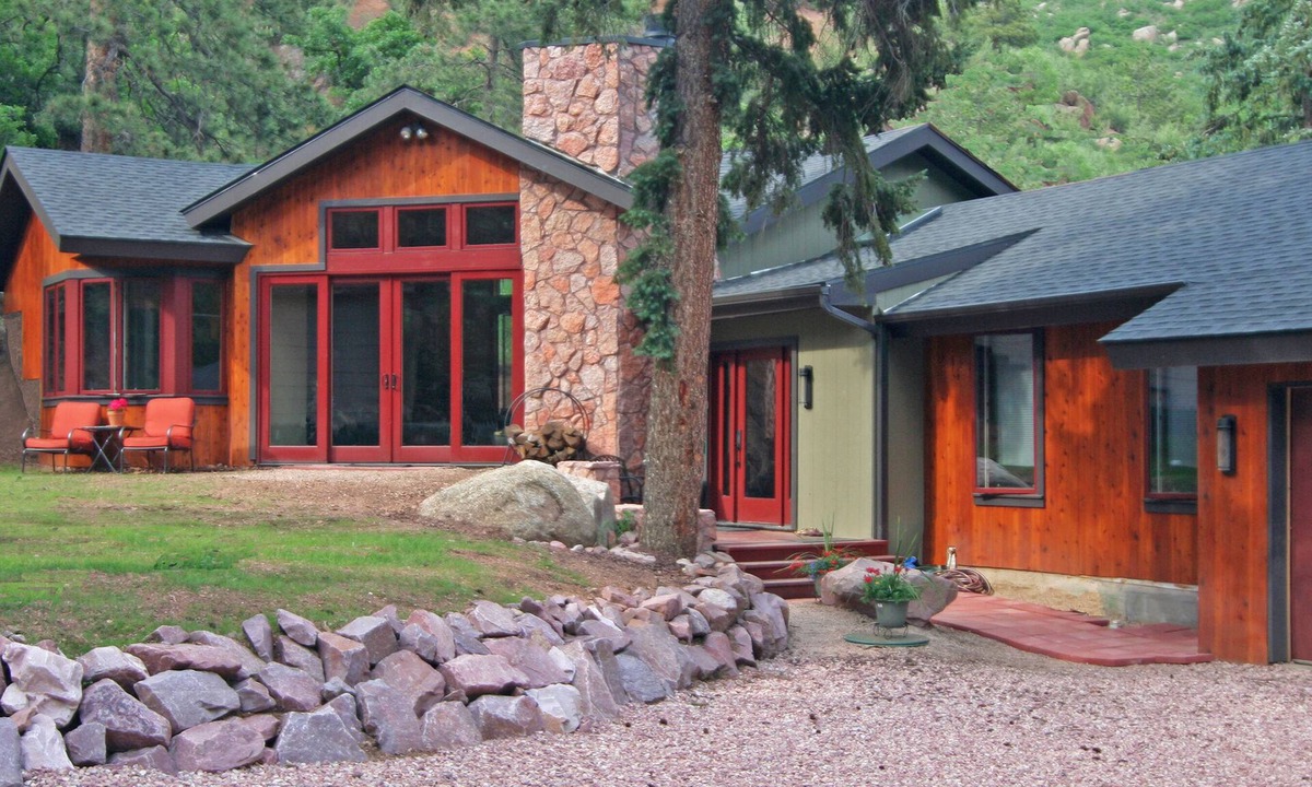 Woodland Park Cabin | Elite Mountain retreat, hot tub, 2 fireplaces, Hiking trails, trout fishing, AC
