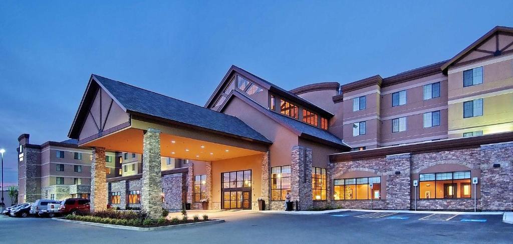 Midtown Anchorage Hotel | Embassy Suites by Hilton Anchorage