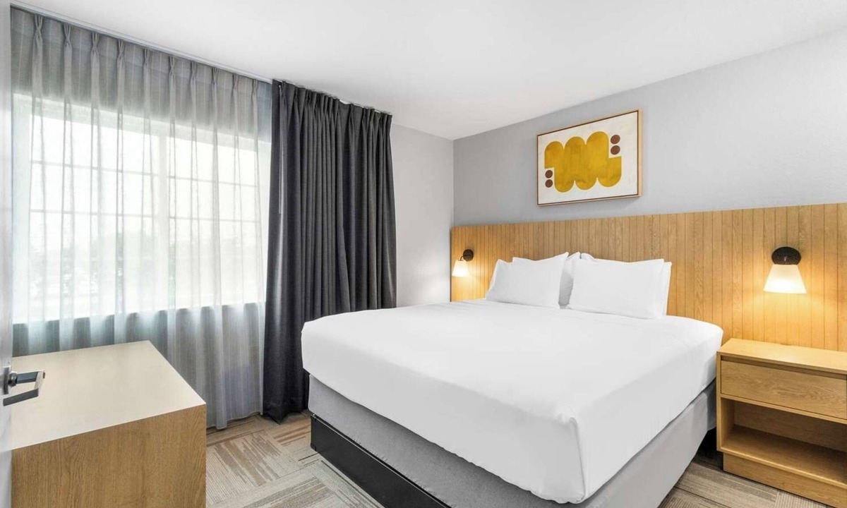 East Congress Hotel | Enjoy a Hassle-Free Stay! 4 Relaxing Units, Near Austin Museum of Art