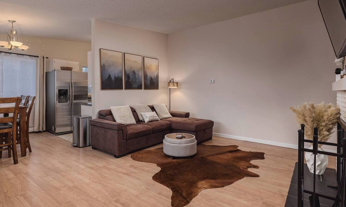 South Addition House | Entire Duplex! Downtown 4 Bdr - King beds