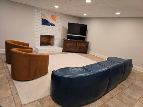 Piper Glen Estates Apartment | Entire Private 1BR Apartment, Private Entrance, Full Kitchen, Parking