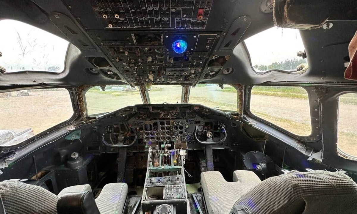 Houston House | Epic DC-9 Airplane House: Sauna, Wing Deck & Cockpit