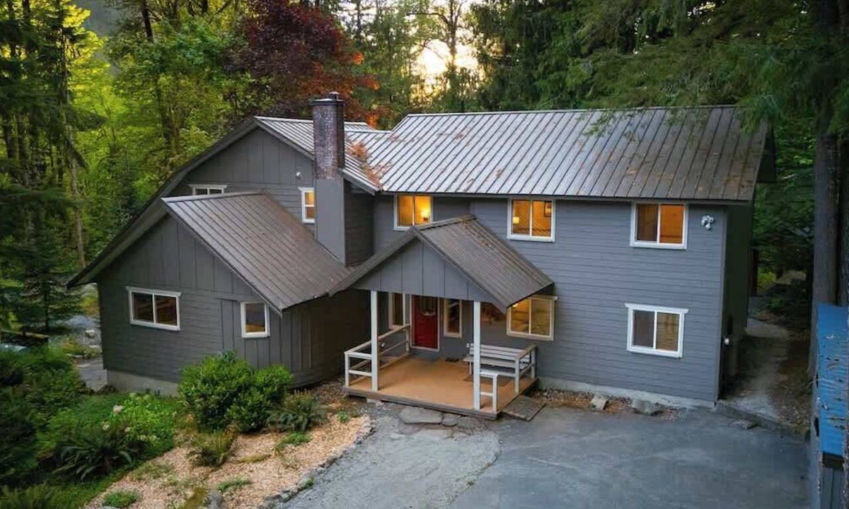 Glacier House | Evergreen Lodge Spacious 12 Bedroom Forest Retreat in Deming