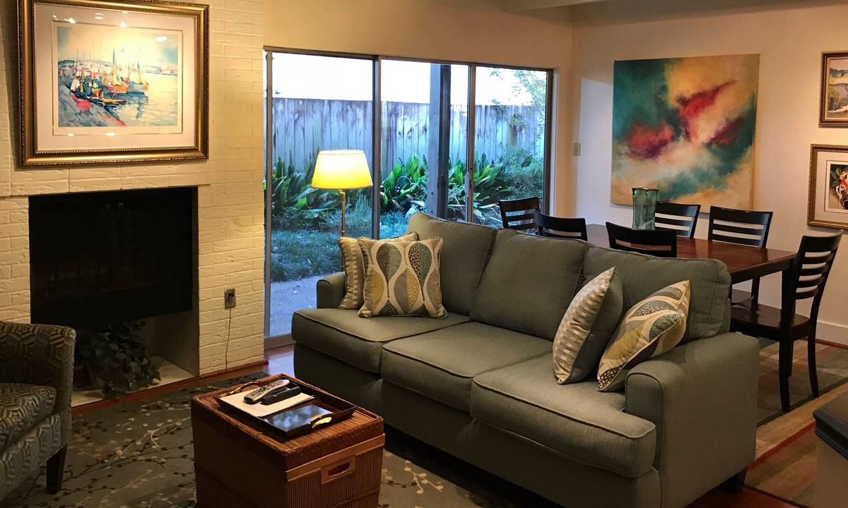 Lafayette Condo | Executive Condo - Central Location, Downtown, University.