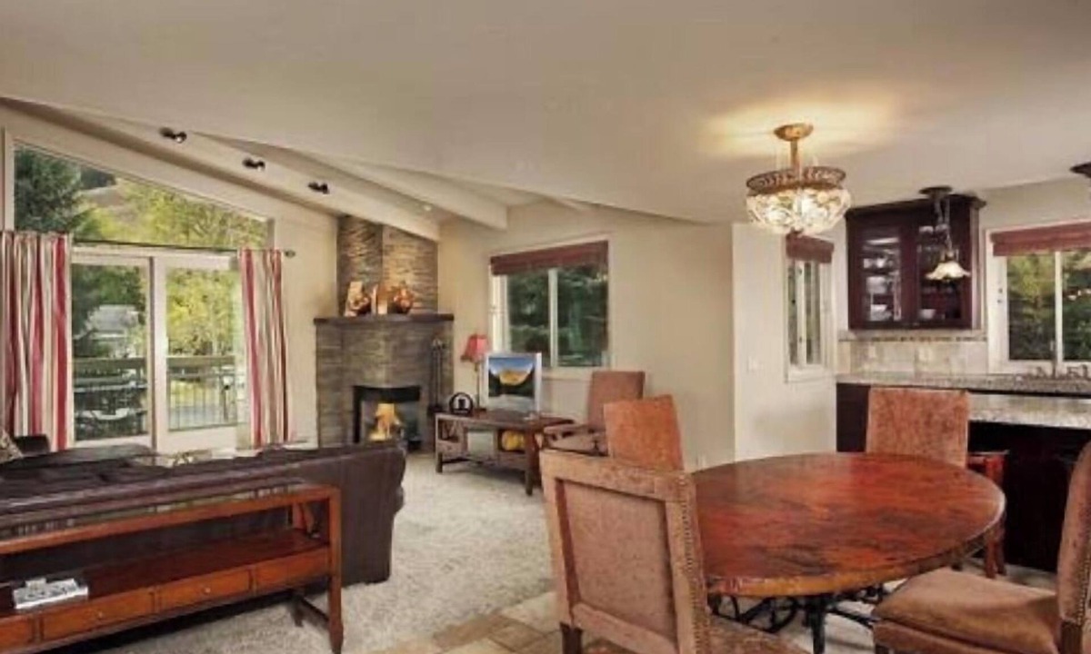 Downtown Condo | Expansive Aspen Core Condo.Unobstructed views of Aspen Mountain and Red Mountain
