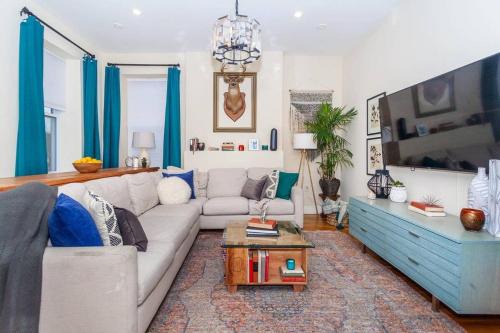 Highland Park House | Expansive Essential Triplex near T