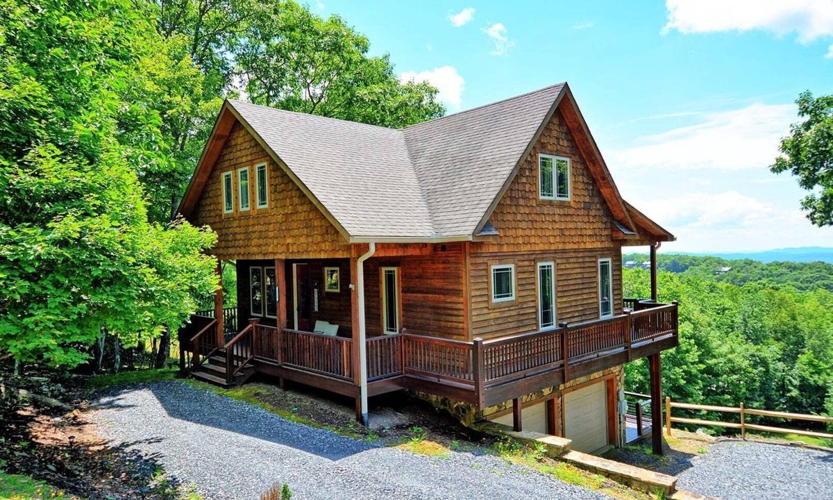 West Jefferson Cabin | Experience serenity in this 3-bedroom cabin with stunning views in West Jefferson, NC.