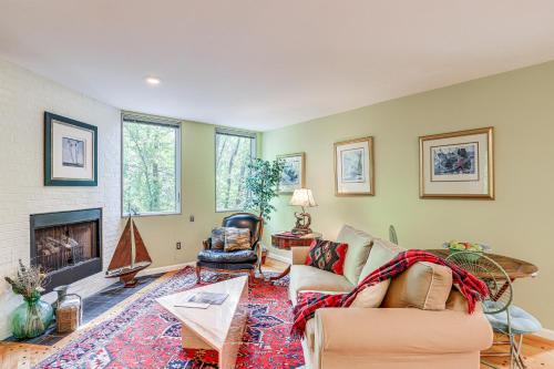 Asheville House | Explore Asheville! Secluded Couple’s Home w/Deck