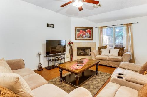 Spring House | Explore Houston & Beyond! Spring Home w/Backyard