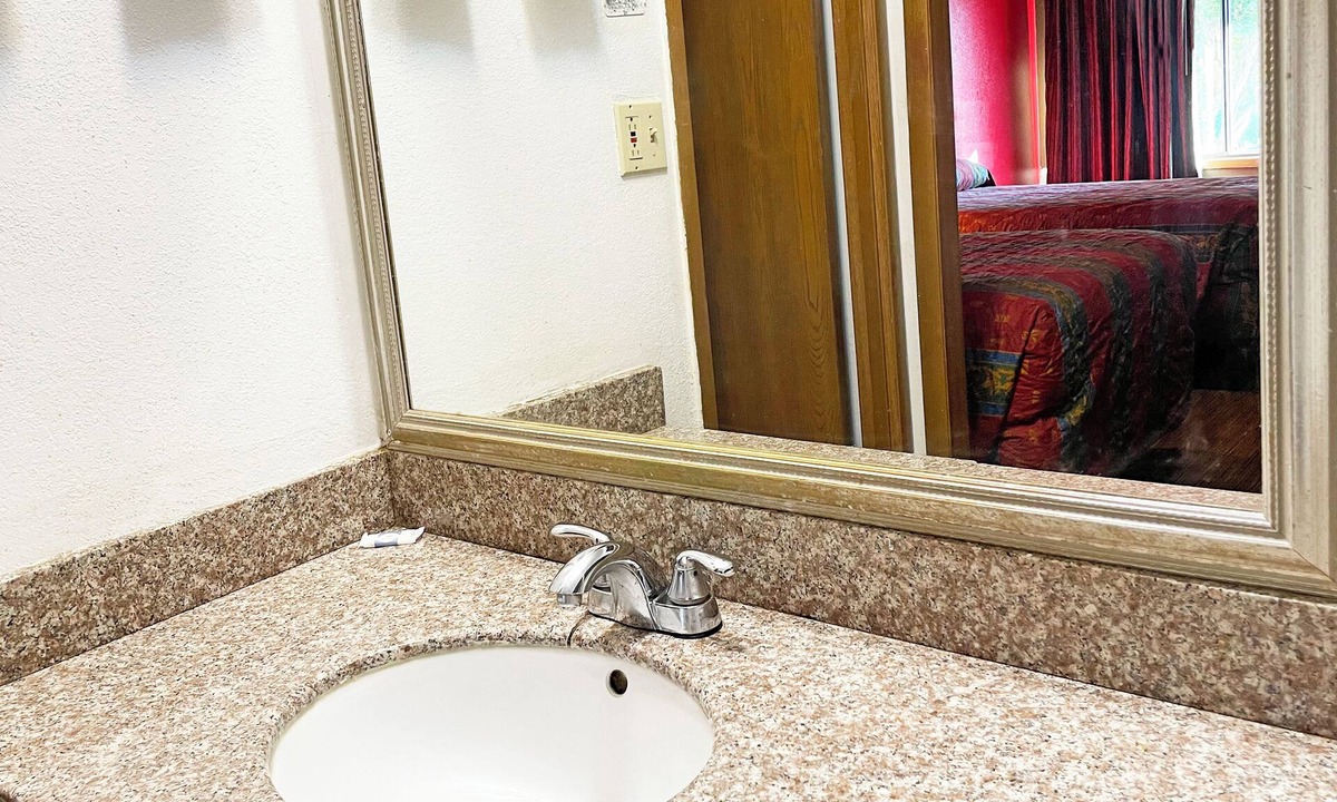 Thomson Hotel | Express Inn Thomson