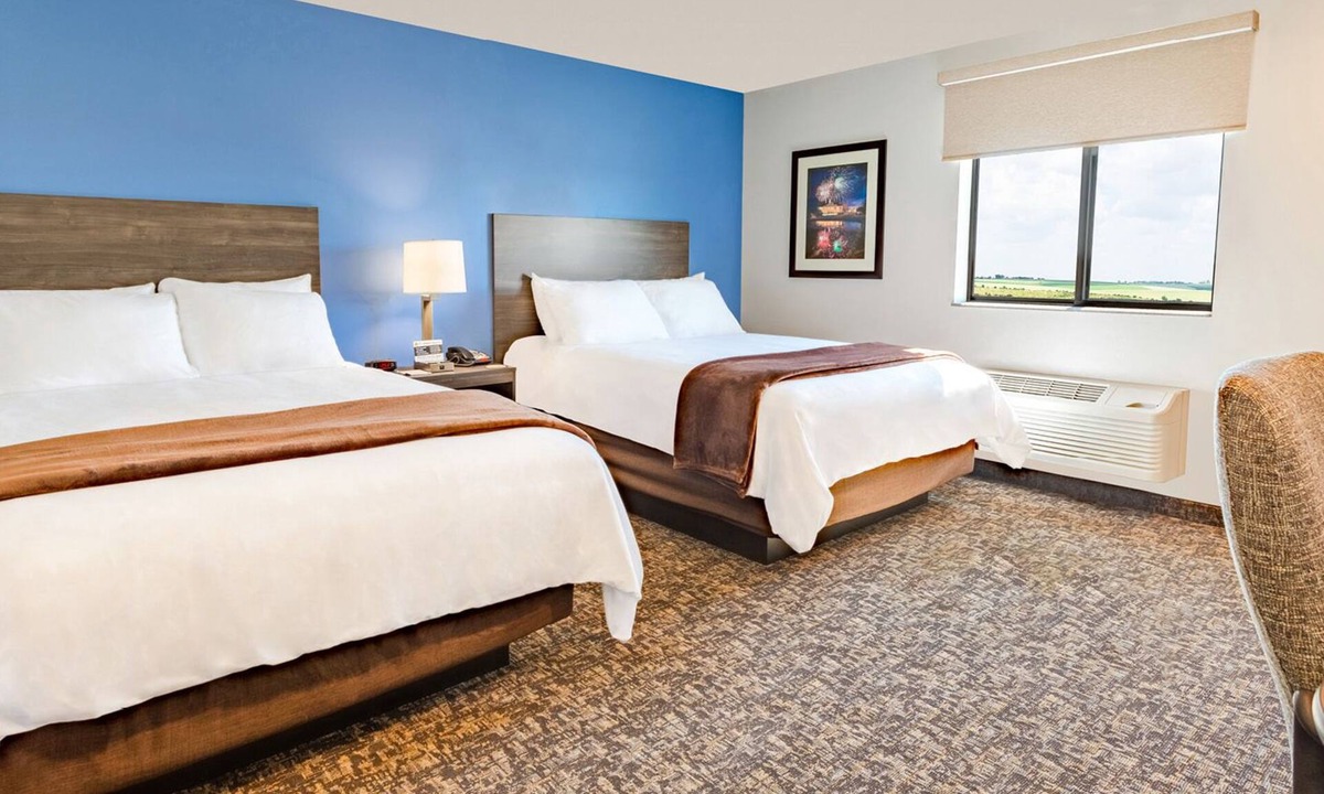 Plainfield Hotel | Extended-Stay Comfort w/Recliner and Full Kitchen