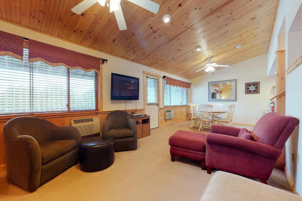 Sunday River Area Hotel | Fall Line S206