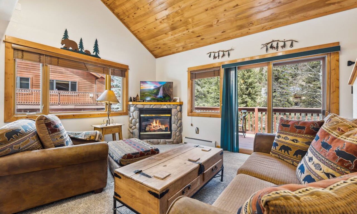 Fall River Estates Condo | Fall River Hideaway Fireplace Close to RMNP