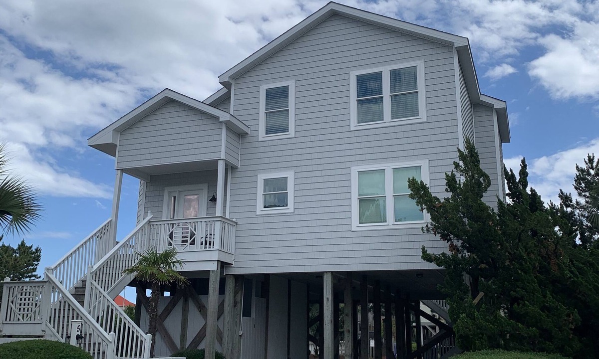 Ocean Isle Beach House | Family-Friendly 5 BD/3BA House in Island Park across from Beach Access
