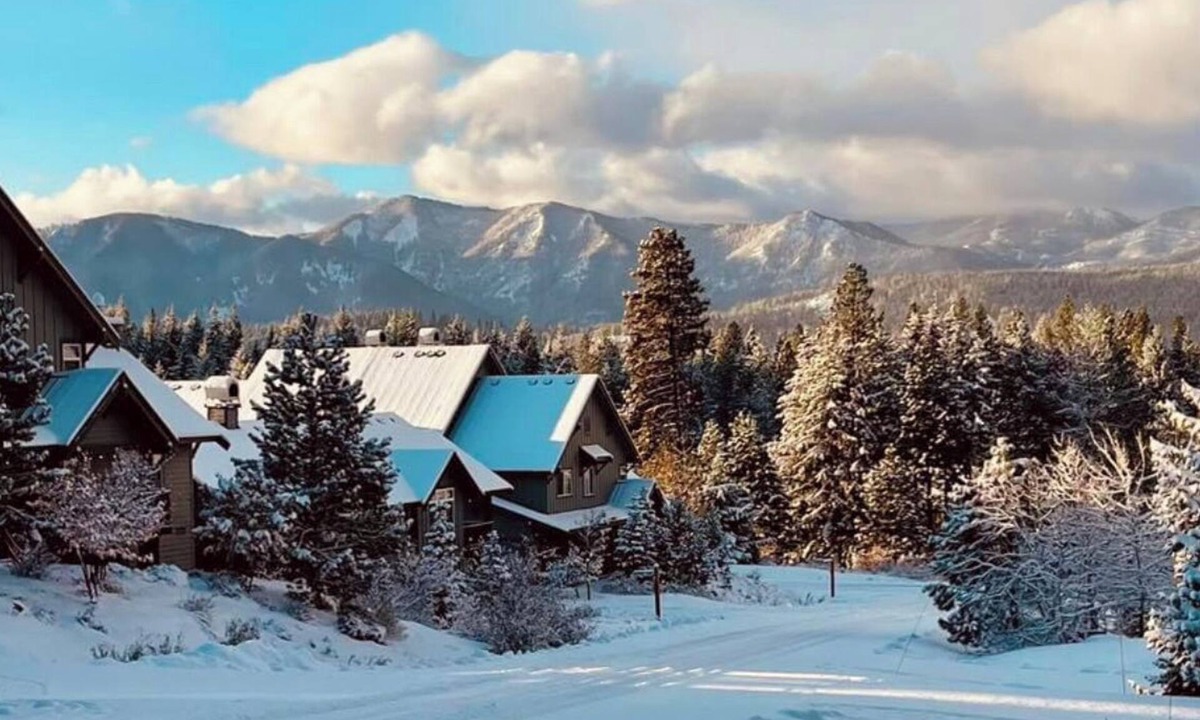 Ronald House | Family Friendly Cozy Cabin with Private Hot Tub & Games!