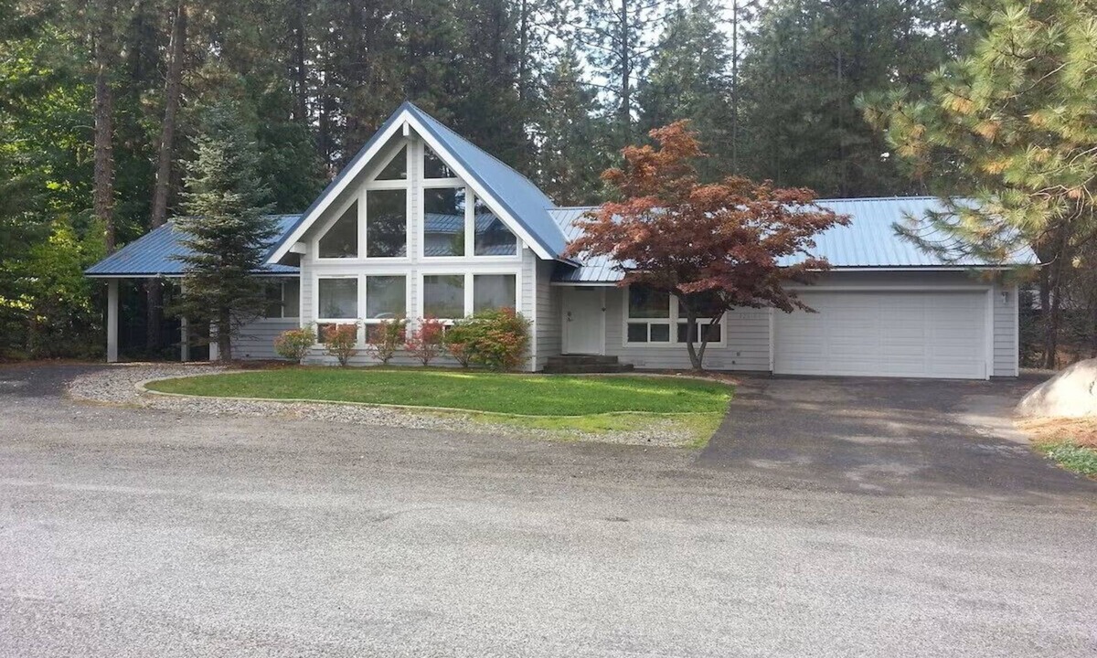 Leavenworth House | FAMILY-FRIENDLY LEAVENWORTH CHALET MINUTES FROM DOWNTOWN, WALK TO RIVER FLOAT!
