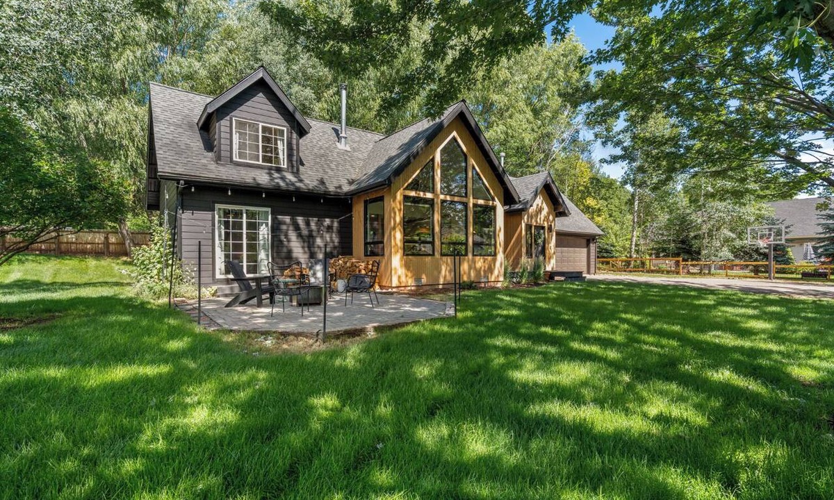 Trimble House | Family Mountain Retreat | Fireplace Home
