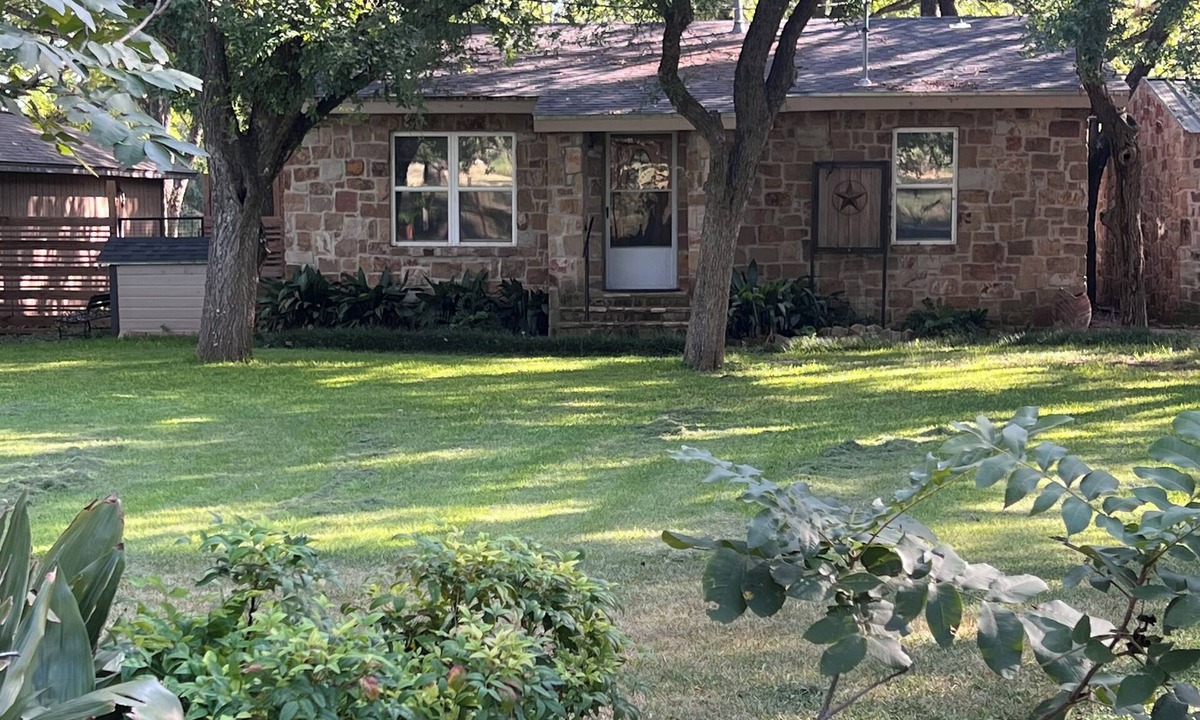 Marble Falls Cottage | Fantastic 2-bedroom cottage with AC in Marble Falls