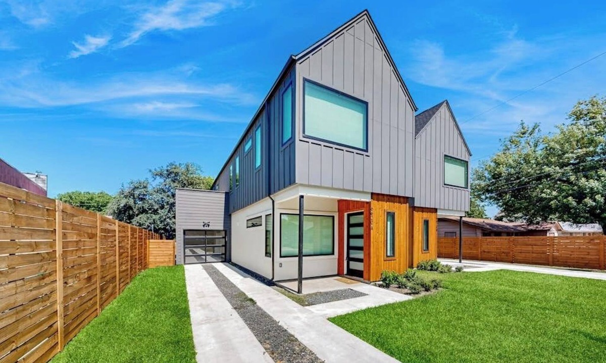Highland House | Fantastic townhouse with enclosed backyard and high-speed internet