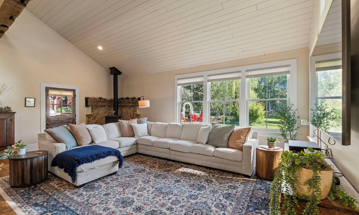 Hermosa House | Farmhouse with Hot Tub, Game Room, Pond and Creek
