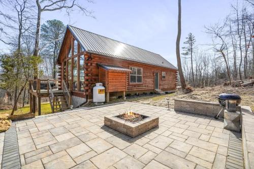 McArthur House | Fern Woods A modern take on Hocking Hills cabins