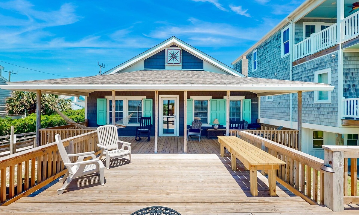 Atlantic Beach Cottage | Fields Cottage: Dog-Friendly Oceanfront beach cottage with WiFi & deck - walk to activities
