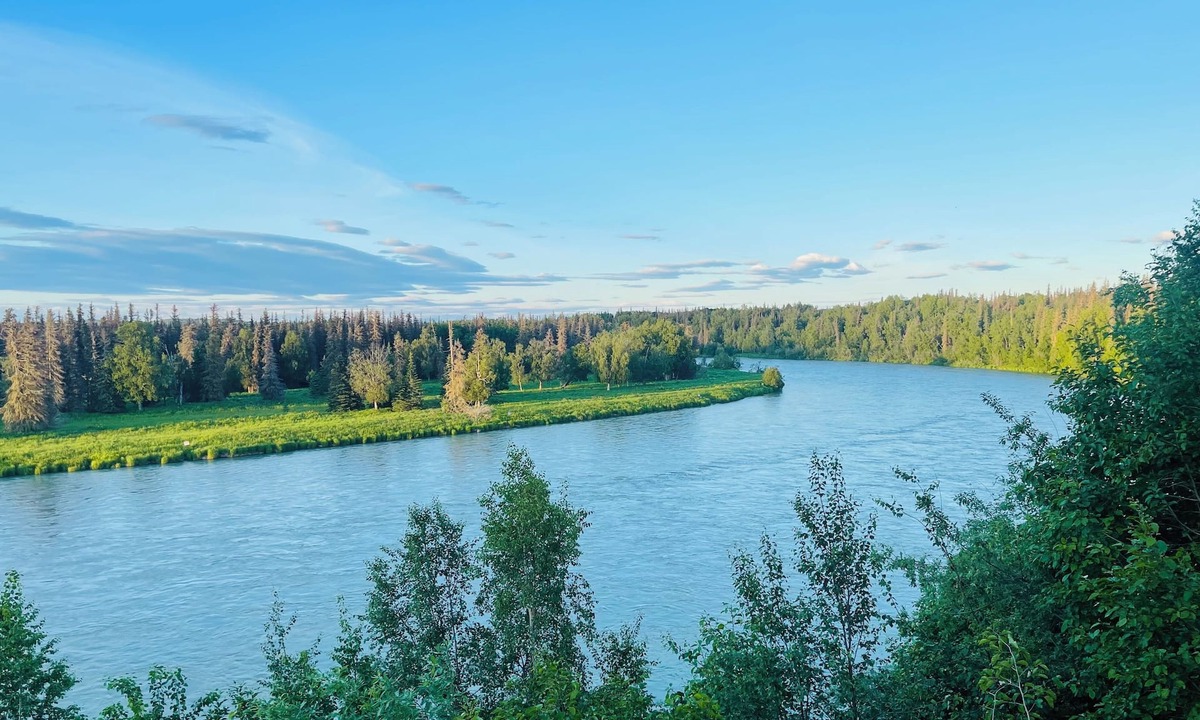Kalifornsky House | Fish the Kenai while staying at this 7300 sq. foot home on the river.