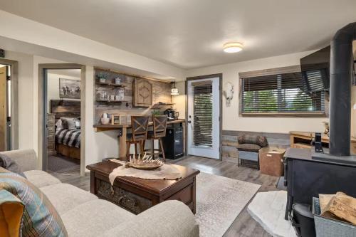 Roslyn Ridge Apartment | Forest Hideaway Lake Nearby with Epic Views