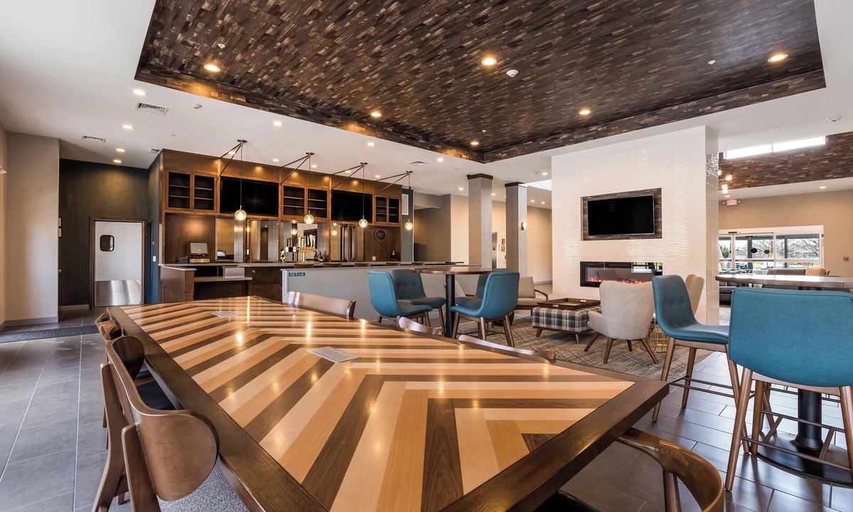 Simonton Lake Hotel | Four Points by Sheraton Elkhart