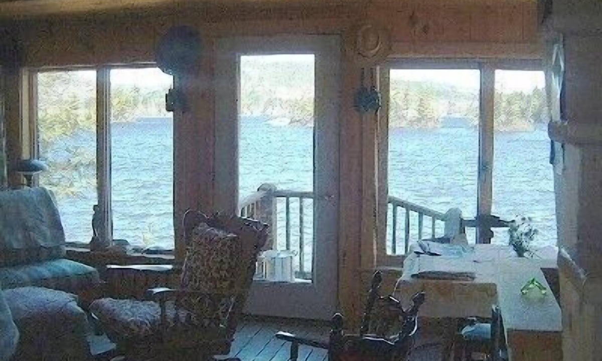 Bryant Pond Cottage | Four Season Vacation Camp Located Directly on North Pond