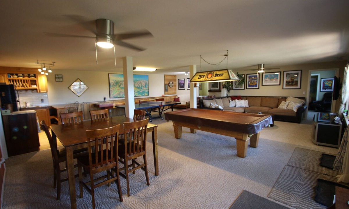 Buena Vista House | GAME ROOM, Incredible Mountain Views, 3bdrm, 3.5 Bath under 2 miles to downtown