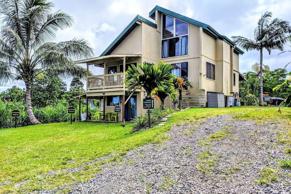 Pepeekeo Cabin | Garden View Queen Rental near Akaka Falls, Hawaii