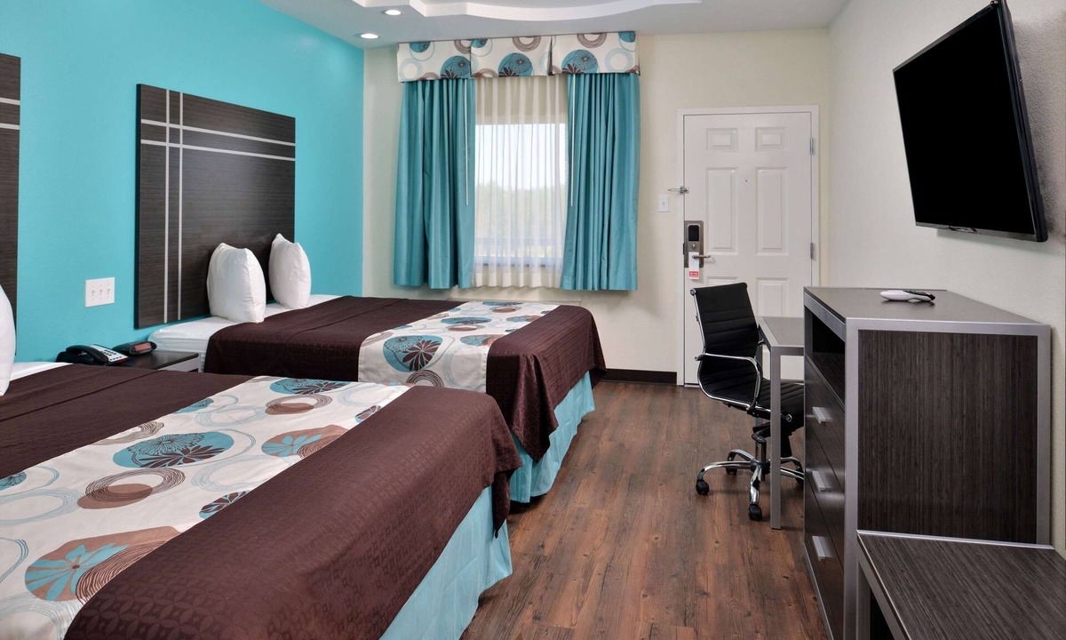 Spring Hotel | Get Ready for Adventure! 3 Comfortable Units! Close to Tour 18 Golf Course!
