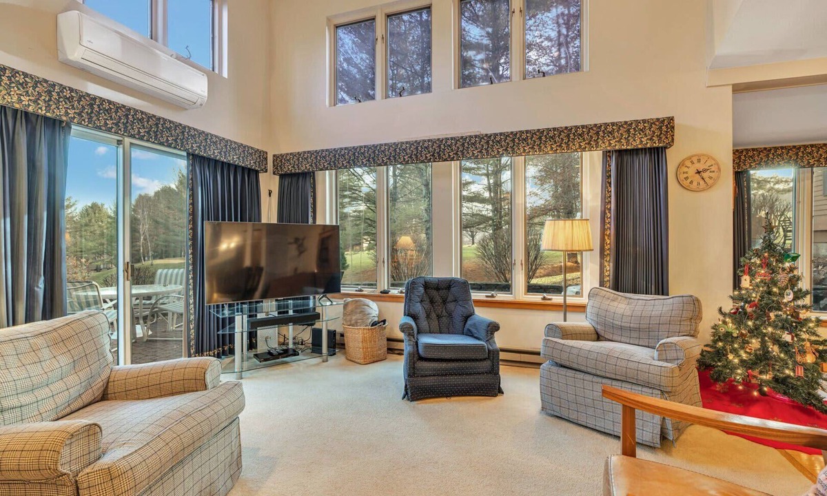 Quechee Condo | Golf Course Views! Cozy Fireplace | Coach Road 14B